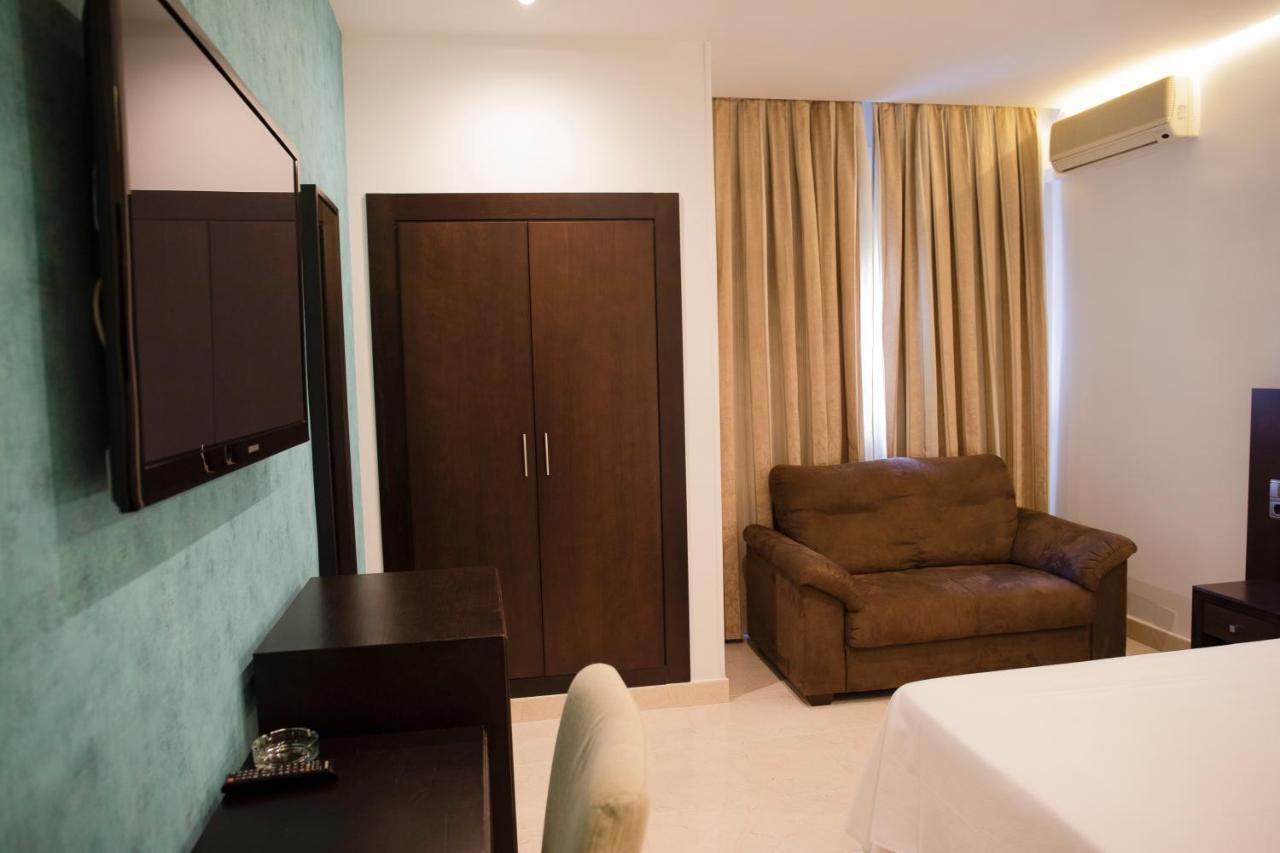 Hotel El Meson Torrijos Esterno foto